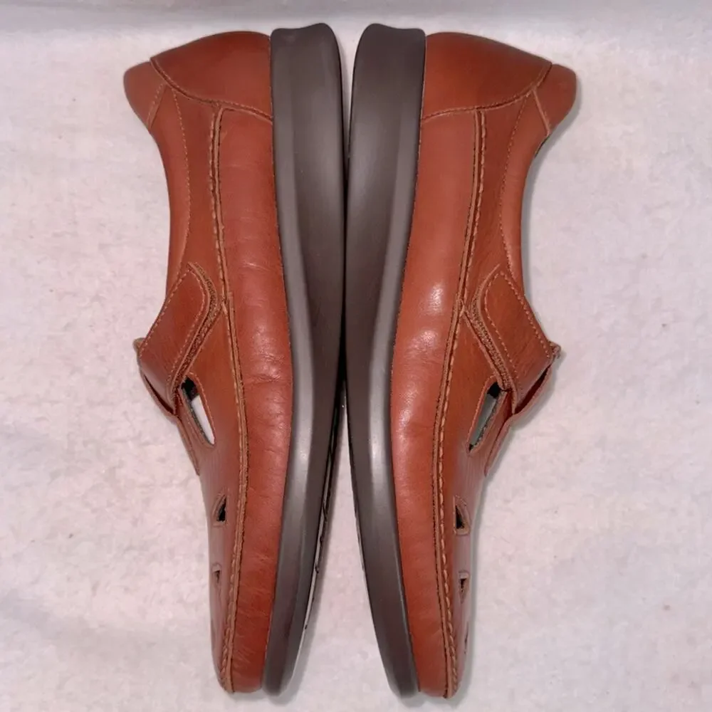 EUC Women’s SAS Roamer Slip-on Loafers Chestnut Leather size 10 Adjustable Strap